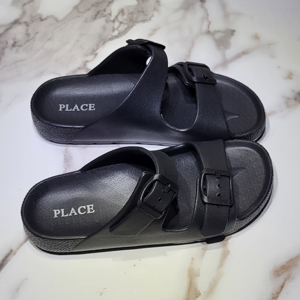 The Childrens Place NWOT Boys Everyday Slip-On Double Buckle Slide Sandals Sz 2 - Picture 4 of 7